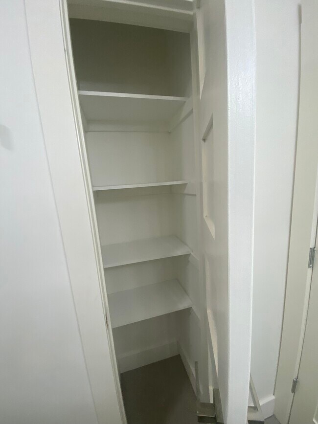 Building Photo - 4831 Wickview Ln