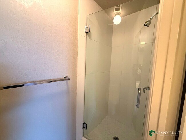 Building Photo - Remodeled 2-Bedroom Home with City Views in Daly City