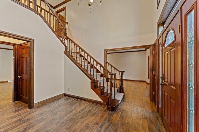 Building Photo - 652 Saddlebrook Dr