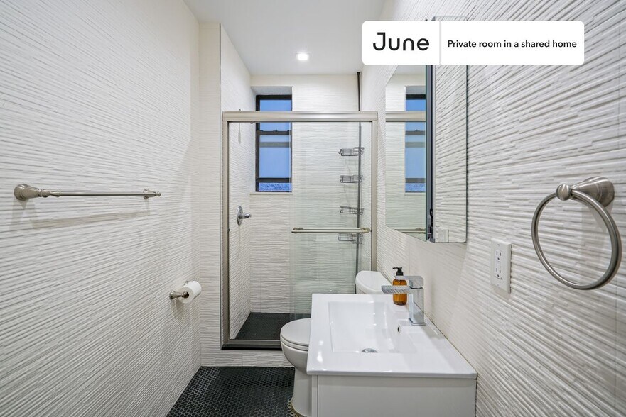 Building Photo - Room in Shared 4 bed/2 bath home