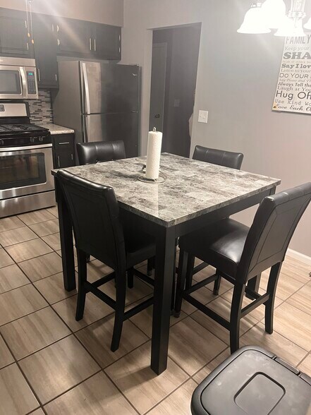 Building Photo - 2829 E Wood St