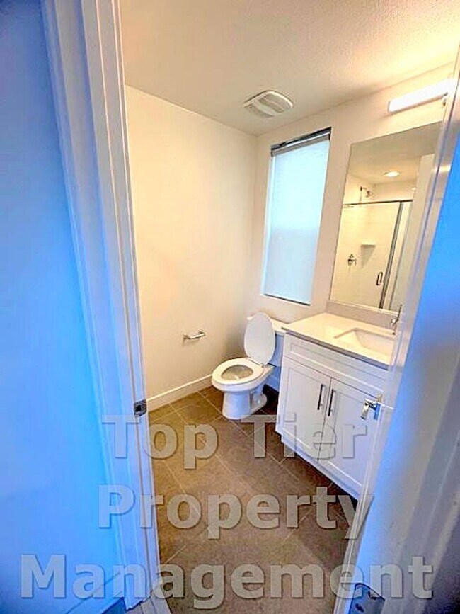 Building Photo - Beautiful & Modern 3 bed/ 3.5 bath/ 2,029 Sqft Condo with amazing Views in Carroll Canyon- Availa...