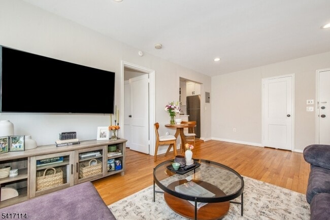 Building Photo - 376 Claremont Ave