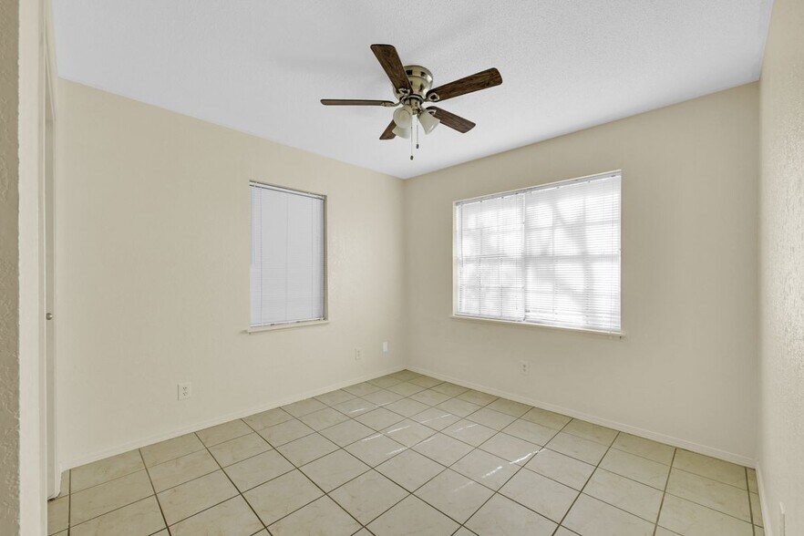 Building Photo - 2316 Pin Oak Rd