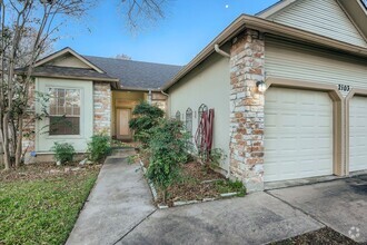 Building Photo - Beautiful 3/2 on Greenbelt (Inquire for Av...