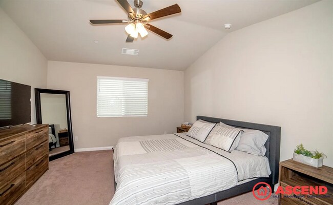 Building Photo - Modern 3 Bed / 2 Bath Home in Bakersfield – Garage + Full Appliance Package