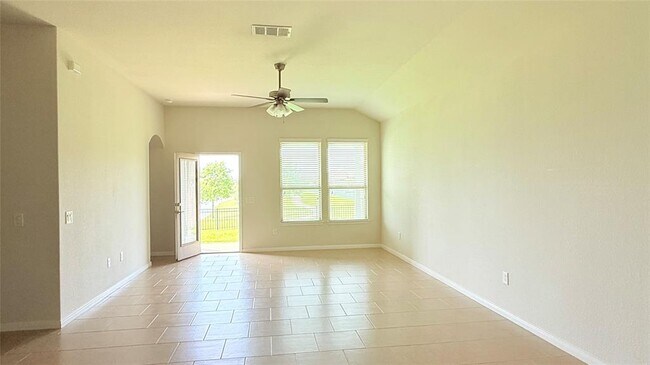 Building Photo - 24707 Royal Pike Dr