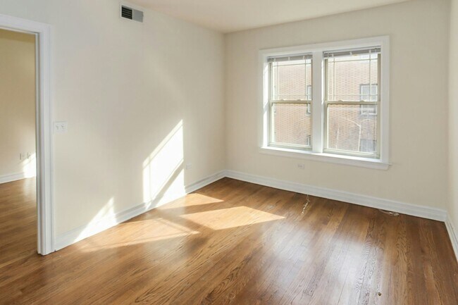 Building Photo - 3808 N Sheffield Ave
