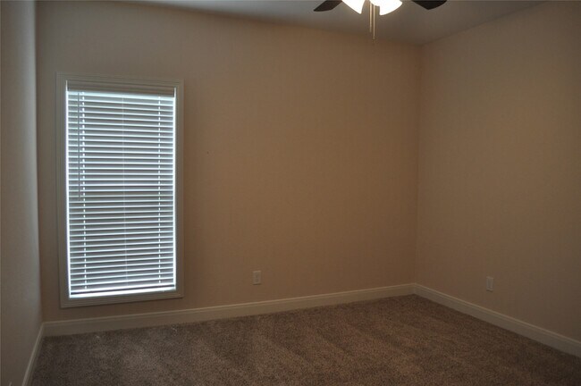 Building Photo - 2502 Majestic Oaks Ct