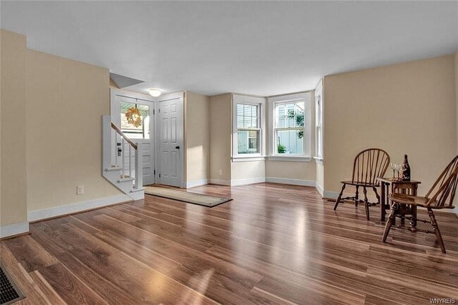 Building Photo - 368 Oakwood Ave