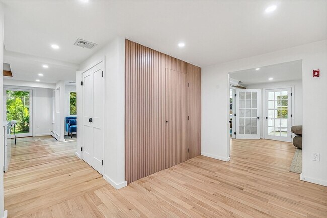 Building Photo - 31 Alba Rd