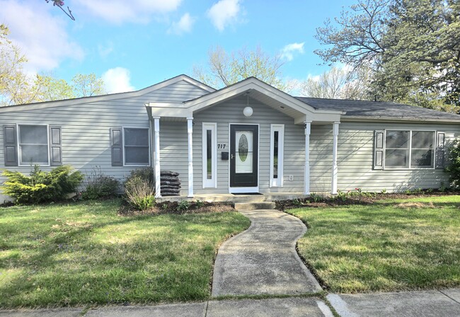Building Photo - 717 Woodburn Rd