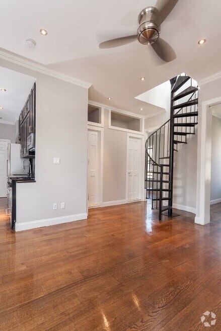 Building Photo - 338 E 100th St