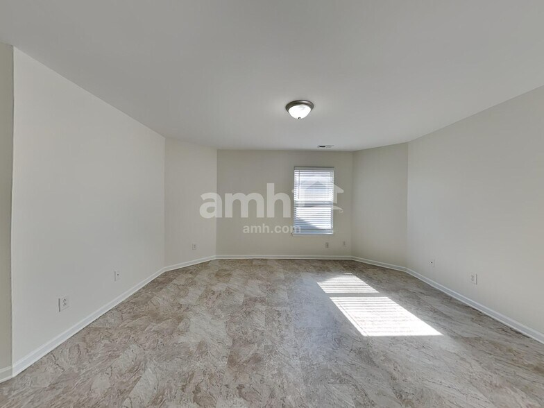 Building Photo - 5006 Lazy Day Ln