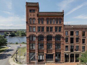 Building Photo - 155 S River St