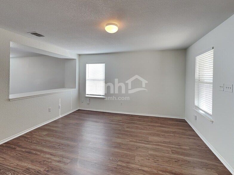 Building Photo - 10019 Bermuda Palm