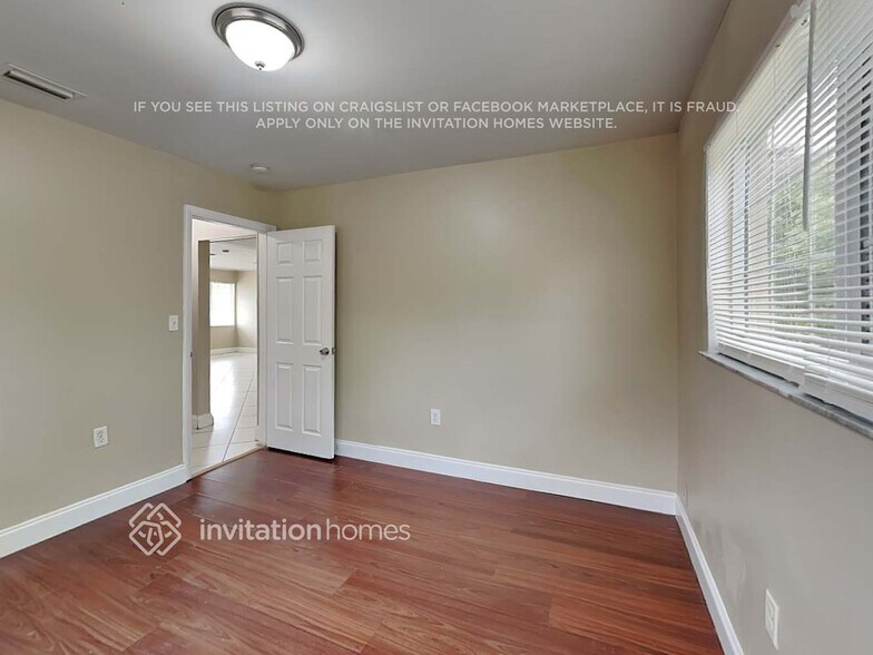 Building Photo - 7041 SW 27th St