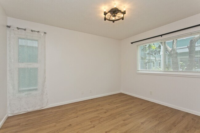 Building Photo - Available Now, Hokulani in Kailua, 1 Bedroom 1 Bath