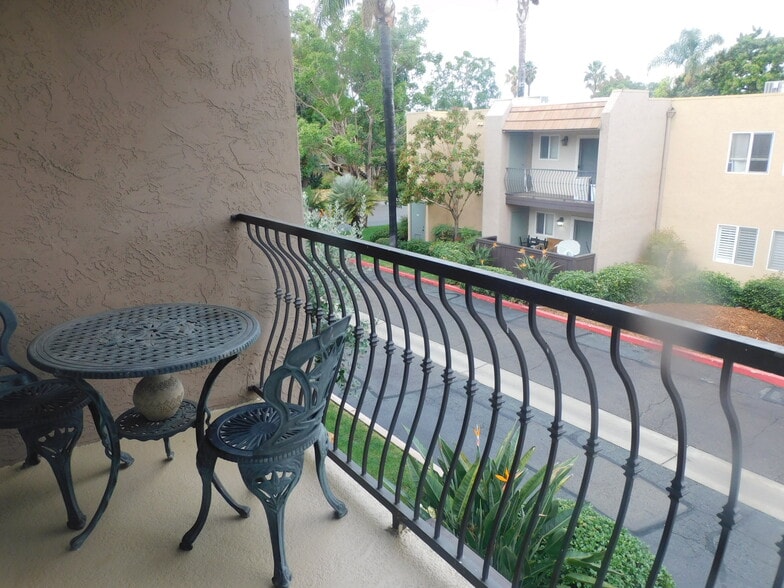 Building Photo - 175 Avenida Descanso