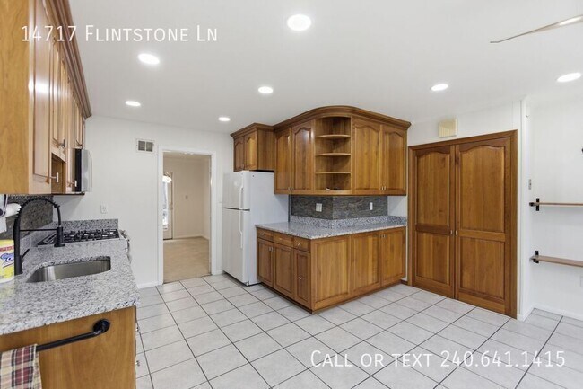 Building Photo - 14717 Flintstone Ln