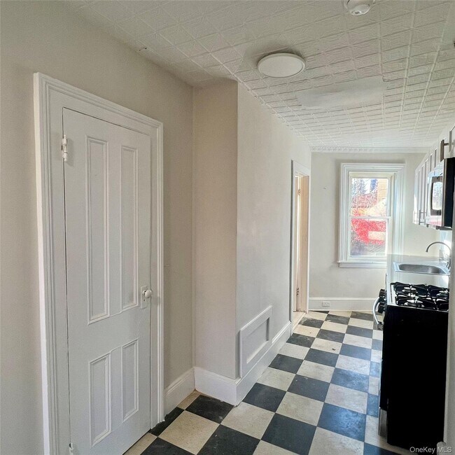 Building Photo - 140 Albany Ave