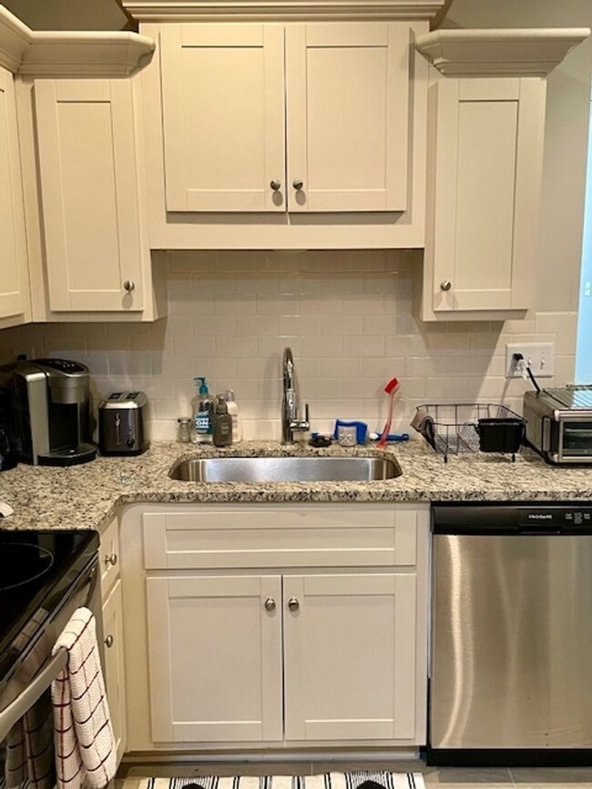 Building Photo - 3 bedroom, 3.5 Bath at Fieldstone Farms in Oxford