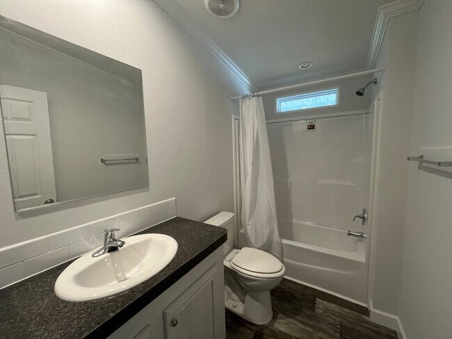 Building Photo - 10 Eland Dr