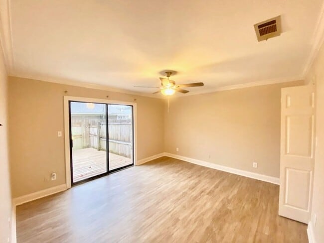 Building Photo - 361 Evergreen Pl