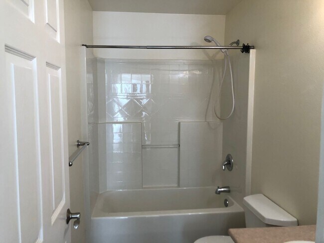 Building Photo - Walnut Grove 2 Bedroom, 2 Bath Condominium