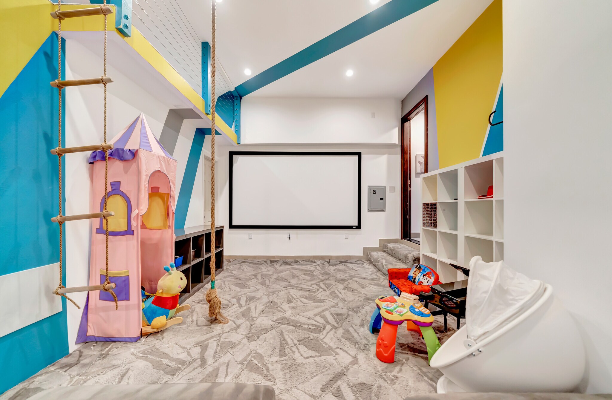 Building Photo - 5817 Ranchito Ave