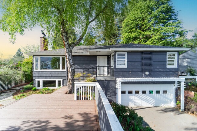 Primary Photo - Sunset House