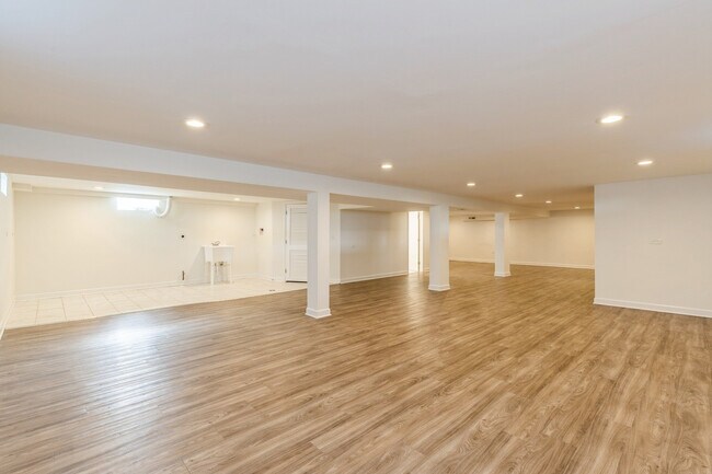 Building Photo - 5018 Dobson St
