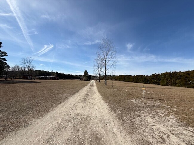 Building Photo - $500 OFF move in SPECIAL!  Room to Roam