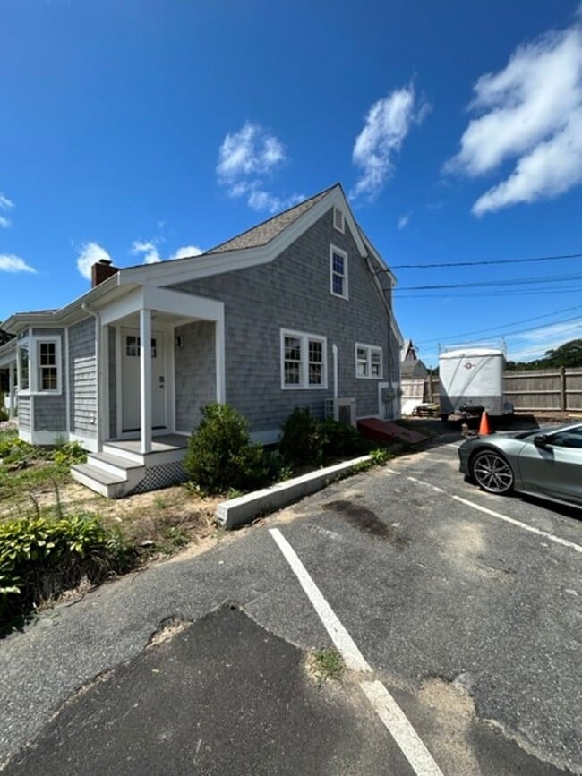 Building Photo - Merriwood Condo-9B