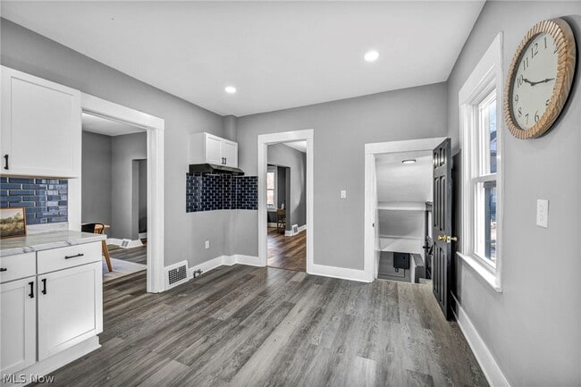 Building Photo - 2986 E 59th St