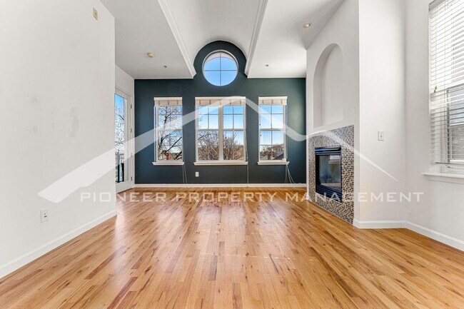 Building Photo - Stunning Condo in Denver with AC in a Grea...