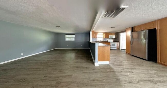 Building Photo - 8240 Krag Dr