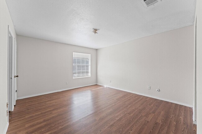 Building Photo - 12206 Ormandy St
