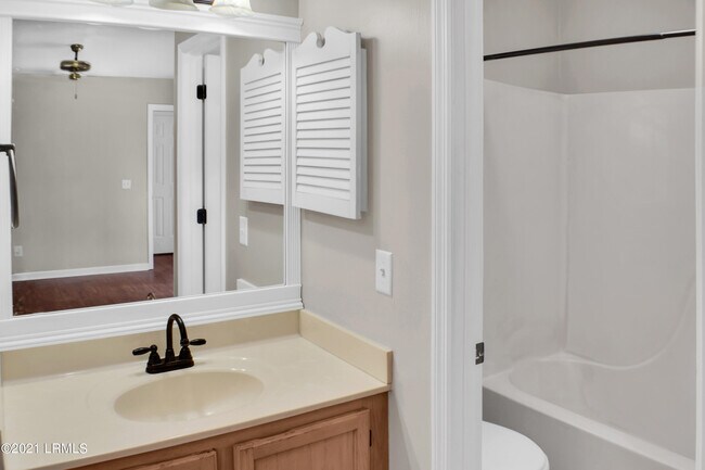 Building Photo - 25 Robin Way