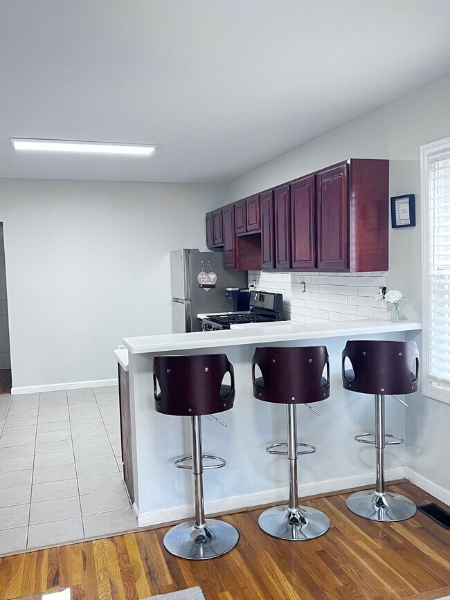 kitchen - 189 Pomona Ave