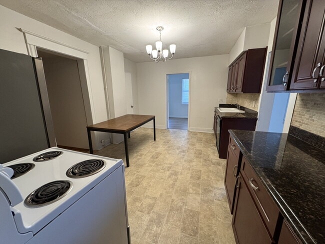 Building Photo - 2522 5th St NE