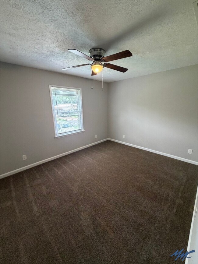 Building Photo - 2558 Oak Hill Dr