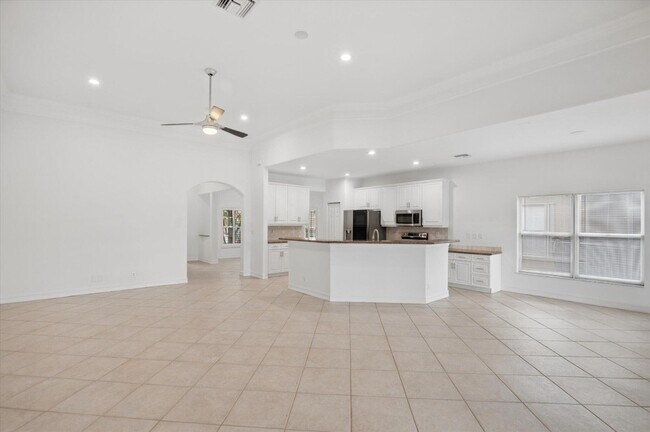 Building Photo - 11289 NW 65th Manor