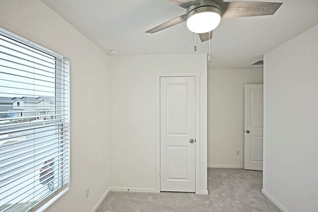 Building Photo - 12105 Floral Blossom