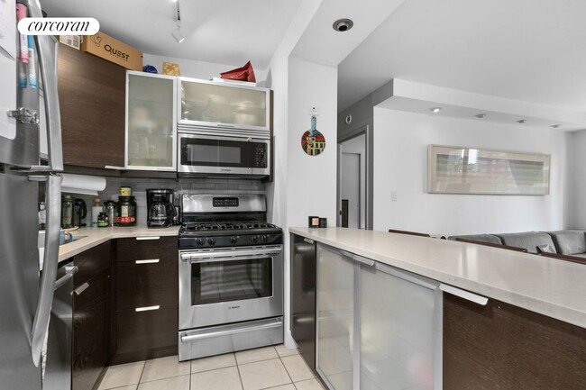 Building Photo - 130 W 67th St