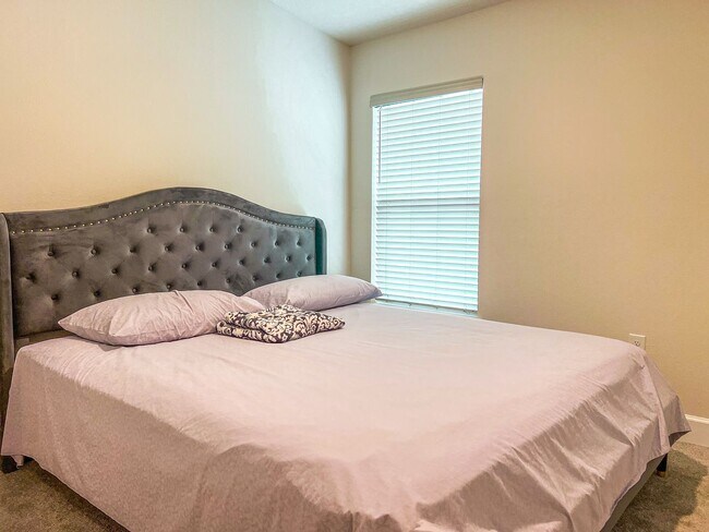 Building Photo - Beautiful 3 Bedroom Home with Pond View & No Rear Neighbors