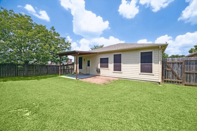 Building Photo - 22035 Holly Branch Dr