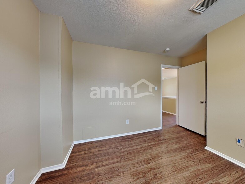 Building Photo - 6114 Elton Knolls St