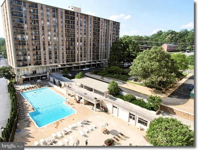 Building Photo - 4500 S Four Mile Run Dr