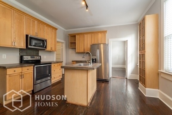 Building Photo - 5100 Holmes Ave